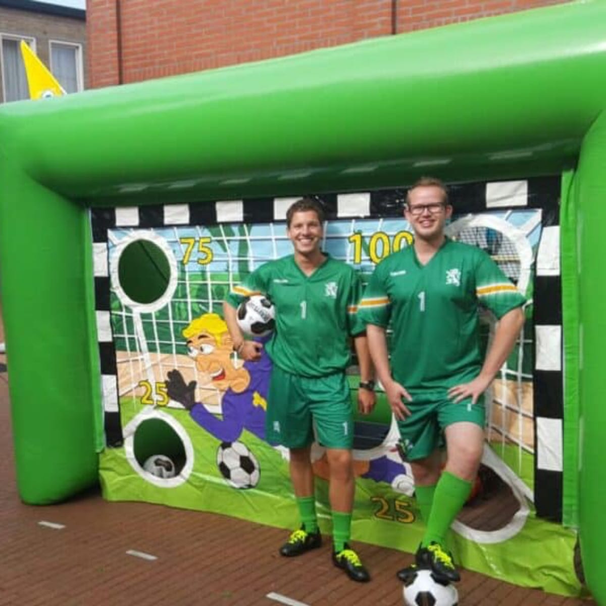 Opblaasgoal Groen met puntendoek